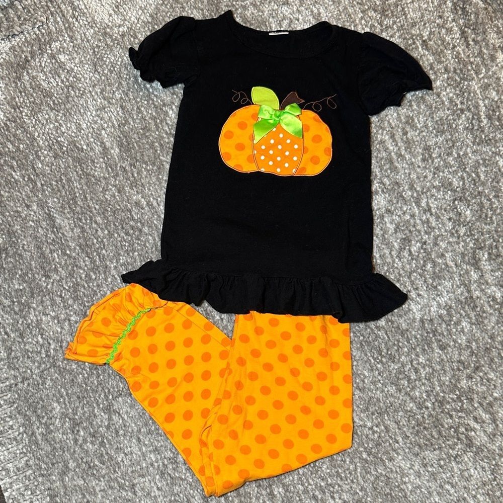 EEUC ruffle top with pumpkin appliqué & Orange dot ruffle pant 6/7